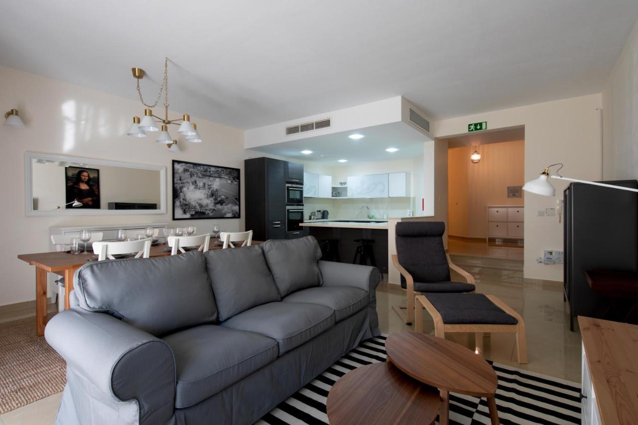 Brand New Listing Located Just Off Seafront Apartment *